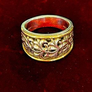 Gorgeous Charles Krypell women’s ring in “Ivy” design.